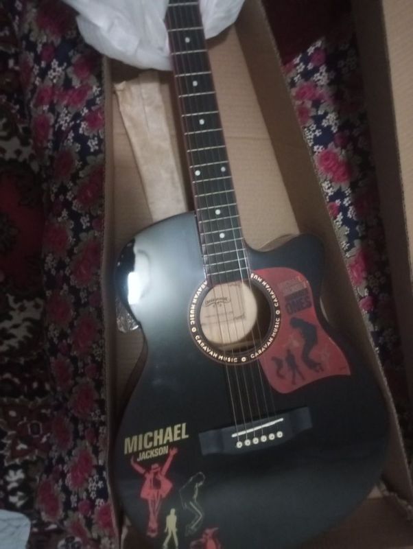 Gitara bor Yangi karobka xolatida