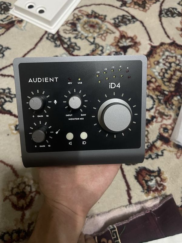Audient id4 zvukavoy karta Audient id4 zvukavoy karta