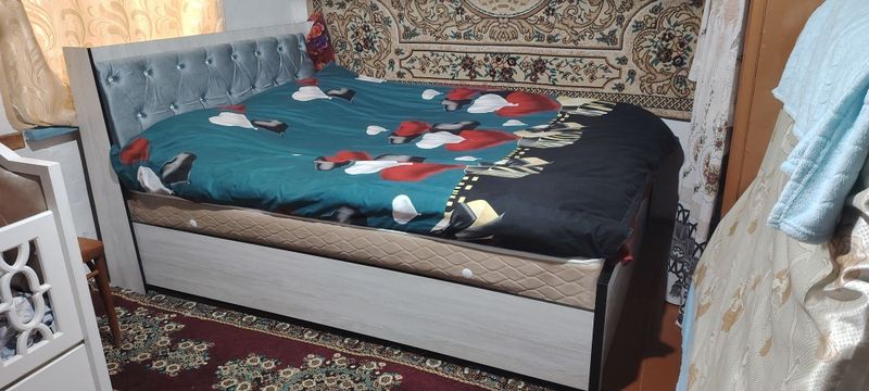 Продаётся двухспальняя кровать Продаётся двухспальняя кровать