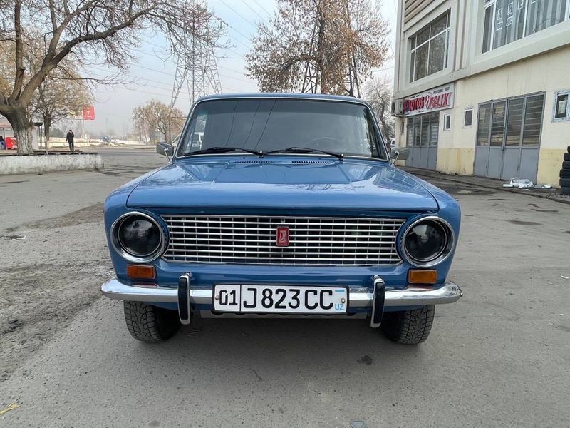 Vaz 2102 sotiladi