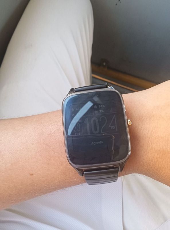 Asus smartwatch sotiladi Asus smartwatch sotiladi