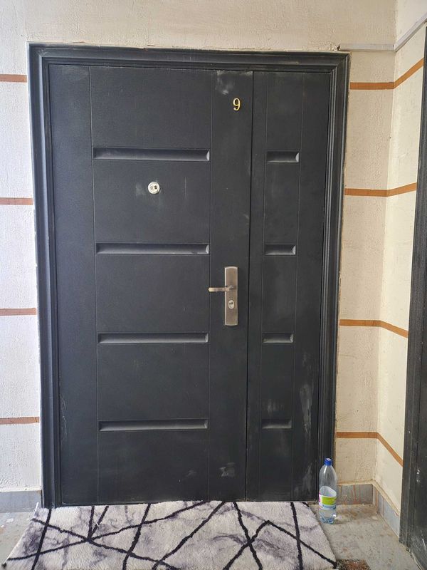Temir eshik sotiladi 200$