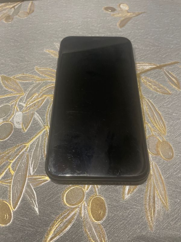Apple Phone 11 Айклоудга тушган . Apple Phone 11 Айклоудга тушган .