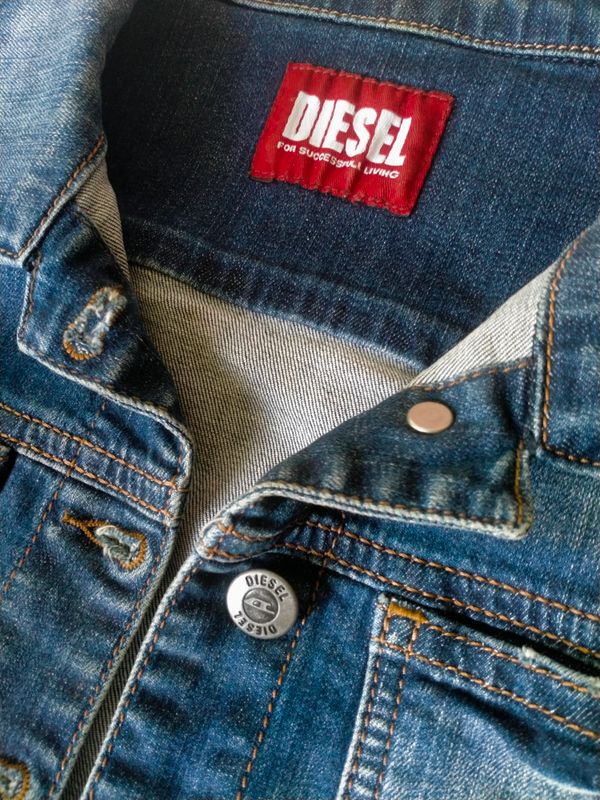 Джинсовая куртка DIESEL размер XS (40) Джинсовая куртка DIESEL размер XS (40)