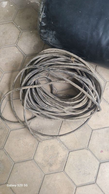 Kabel 6 tali yaxshi saqlangan Kabel 6 tali yaxshi saqlangan