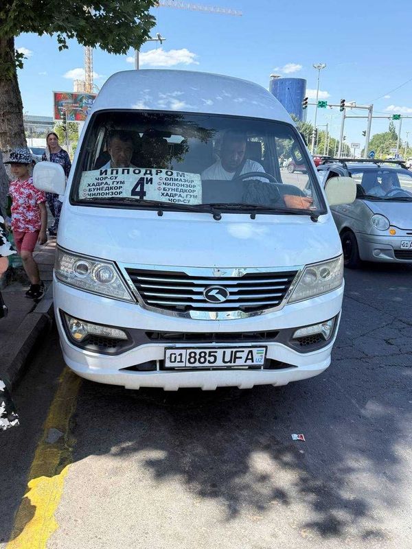 Kinglong minu bus toqqista bo ta bor holati yahwi liniyada ishlagan sr Kinglong minu bus toqqista bo ta bor holati yahwi liniyada ishlagan sr
