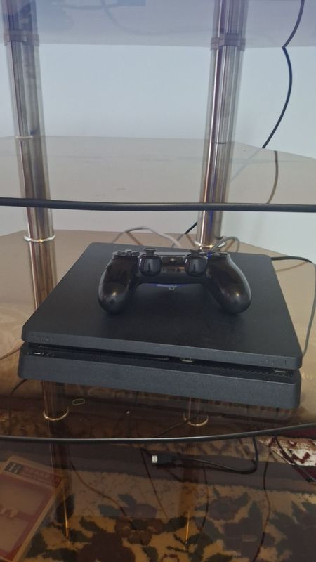 Playstation 4 slim sotiladi (ps4) Playstation 4 slim sotiladi (ps4)