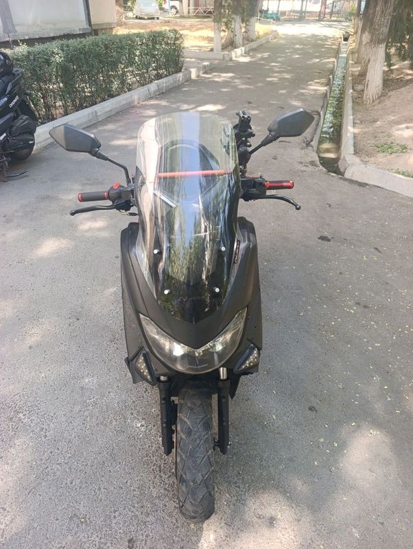 Skuter N-max sotiladi srochno