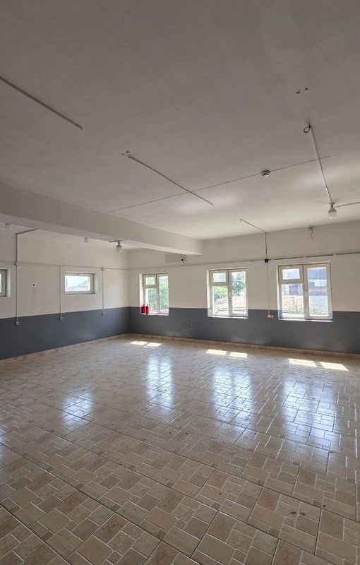 Сдаю в аренду 2 этажное помещение 3470 кв.м есть двор.