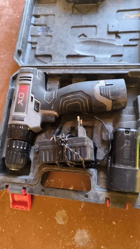Drel 2 batareka zaratka i lazer urvin Drel 2 batareka zaratka i lazer urvin