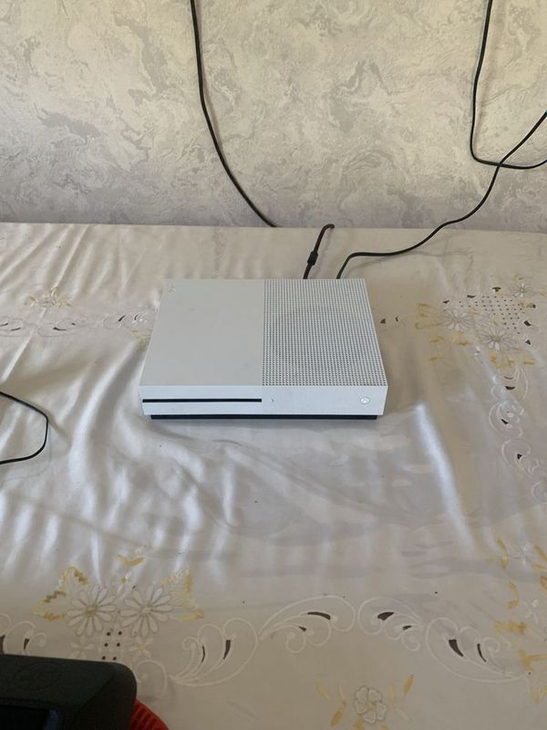 Xbox one s 1tb 2 pulii bilan obmen xbox series s yoki x ga oyinla koop Xbox one s 1tb 2 pulii bilan obmen xbox series s yoki x ga oyinla koop