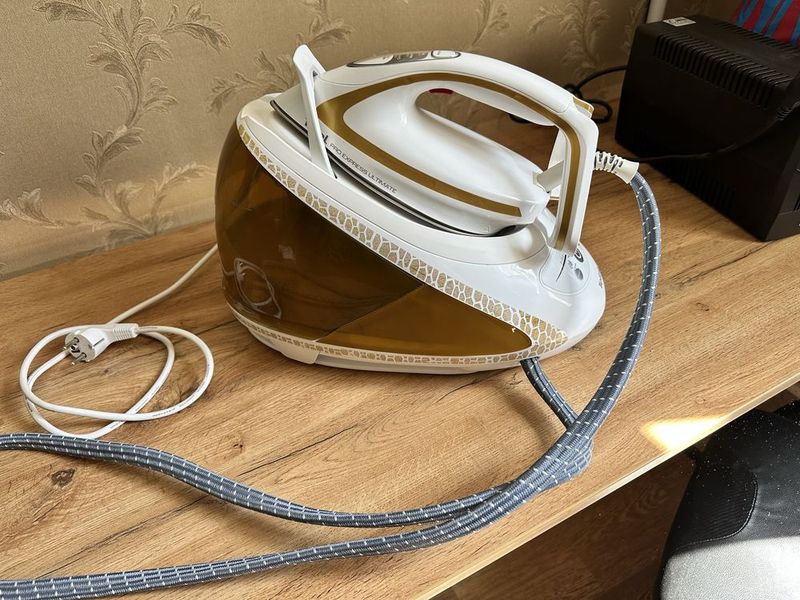 Парогенератор Tefal GV9581E0 Pro Express Ultimate Парогенератор Tefal GV9581E0 Pro Express Ultimate