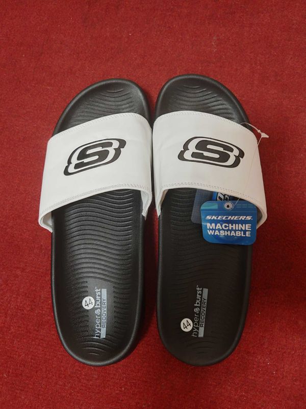Продаются мужские шлепанцы Skechers Продаются мужские шлепанцы Skechers