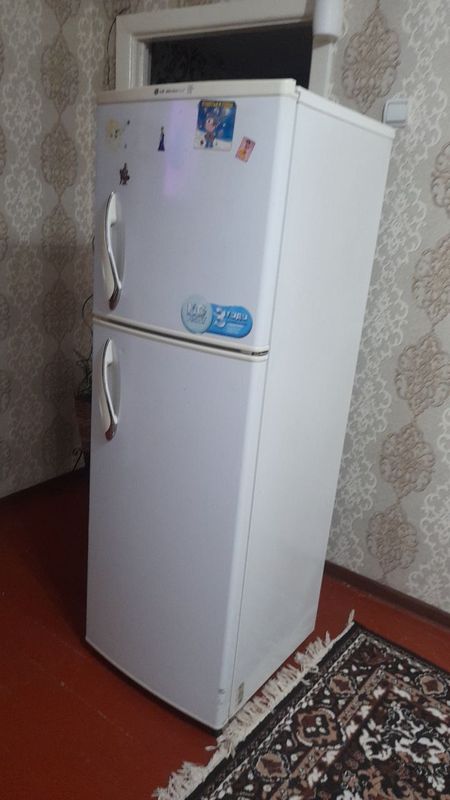 Холодильник yaxshi xolatda Холодильник yaxshi xolatda