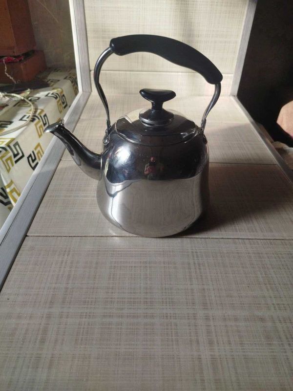 Продаю чайник из нержавейки 2. 5 л звоните смело