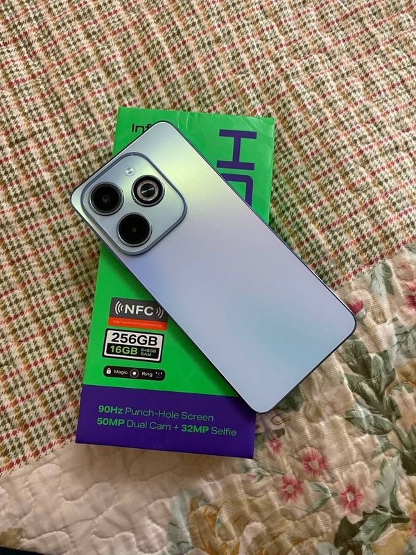 Infinix hot 40i 256 gb 8+8gb ram Infinix hot 40i 256 gb 8+8gb ram