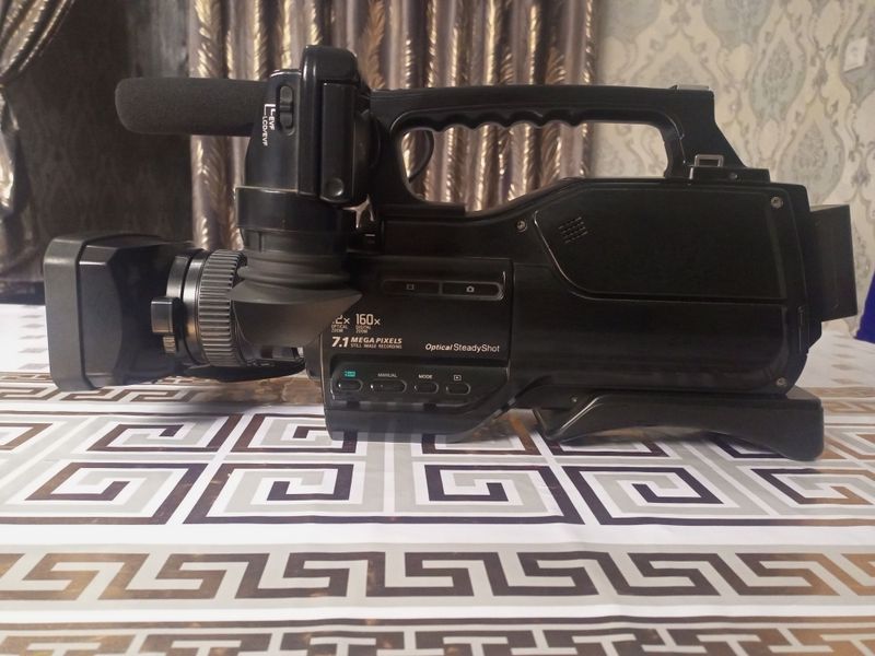 KAMERA SONY HXR-MC 1500 xolati juda yaxshi KAMERA SONY HXR-MC 1500 xolati juda yaxshi