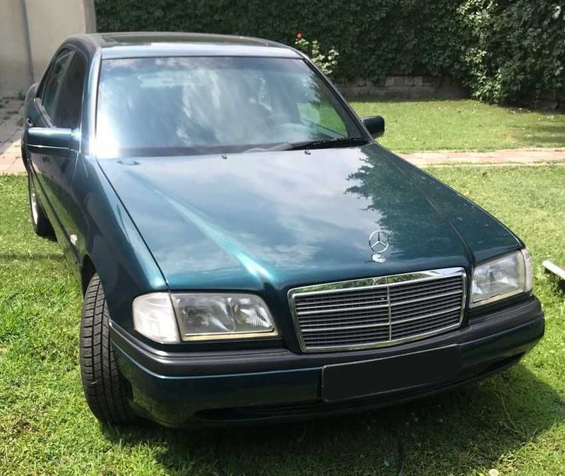 Mercedes C200 в отличном состоянии 1996 года