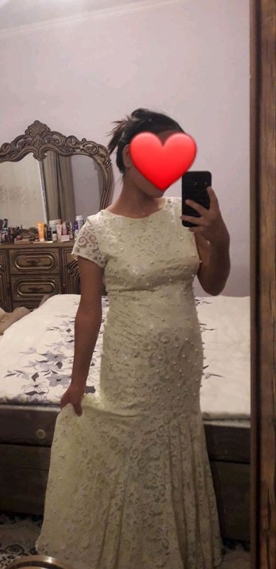 Vecherni koʻylak 1 marta kiyilgan tor bop qogan Vecherni koʻylak 1 marta kiyilgan tor bop qogan
