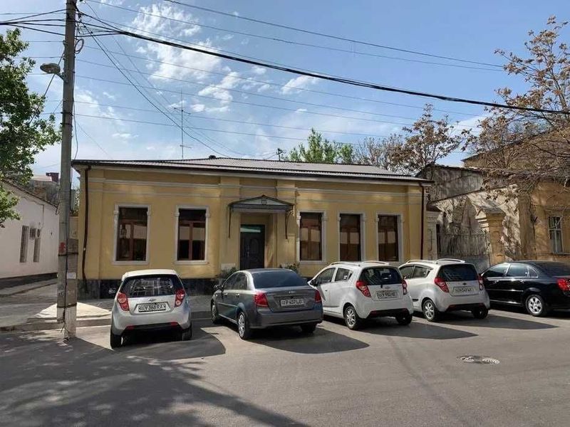 Сдаётся нежилое помещение 250м2 улица Лашкарбеги(Акай сити) ГМТ