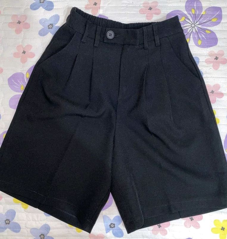 klassik qora shortik ideal holatda 1 martakiyilgan klassik qora shortik ideal holatda 1 martakiyilgan