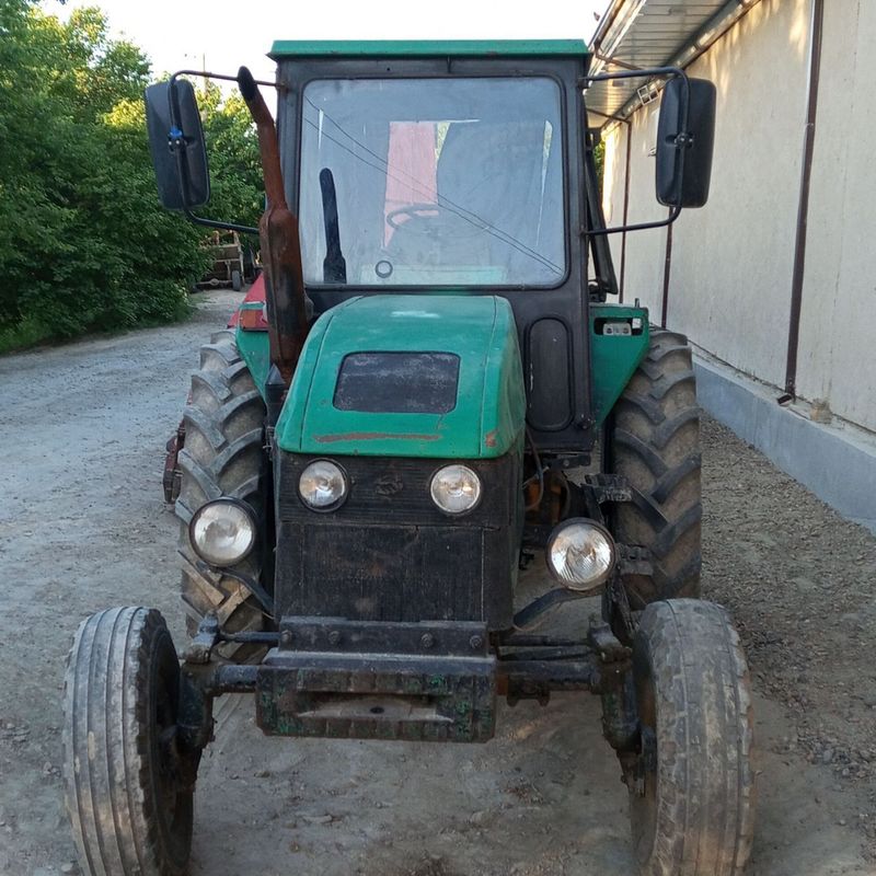 Traktor TTZ 80.10 Traktor TTZ 80.10