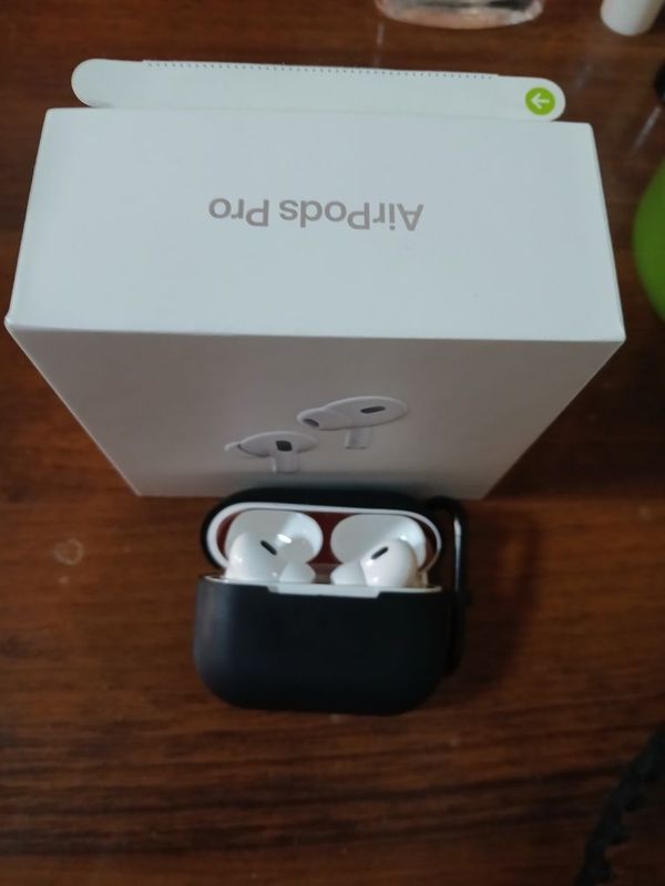 Продаються наушники Airpods 2 pro оригинал,коробка документ