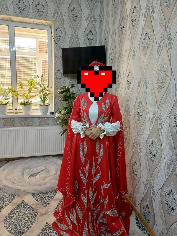 Holati yaxshi qiz vecherga kiyilgan xalos Holati yaxshi qiz vecherga kiyilgan xalos