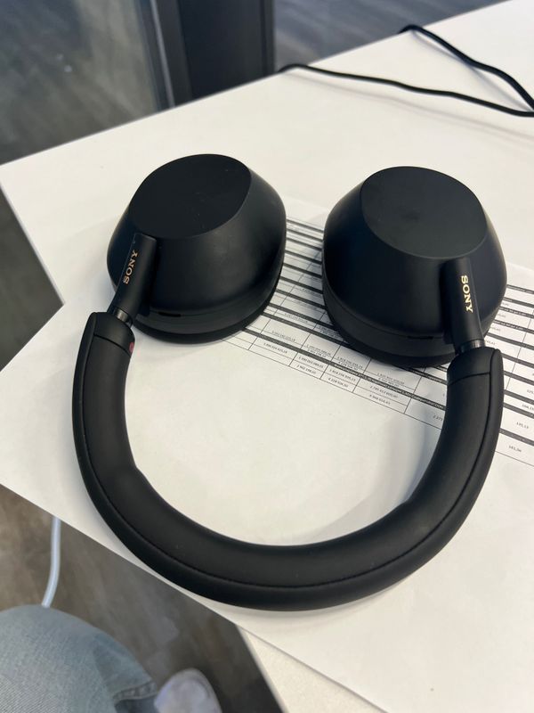 Обменяю Sony 1000 xm5 на AirPods max Обменяю Sony 1000 xm5 на AirPods max