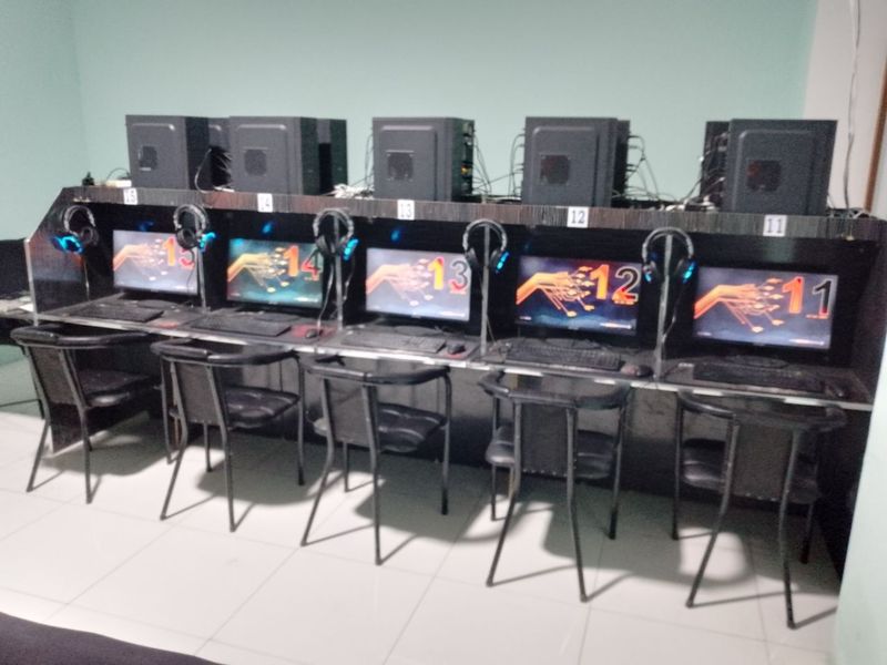 Game klub komyterxona sotiladi
