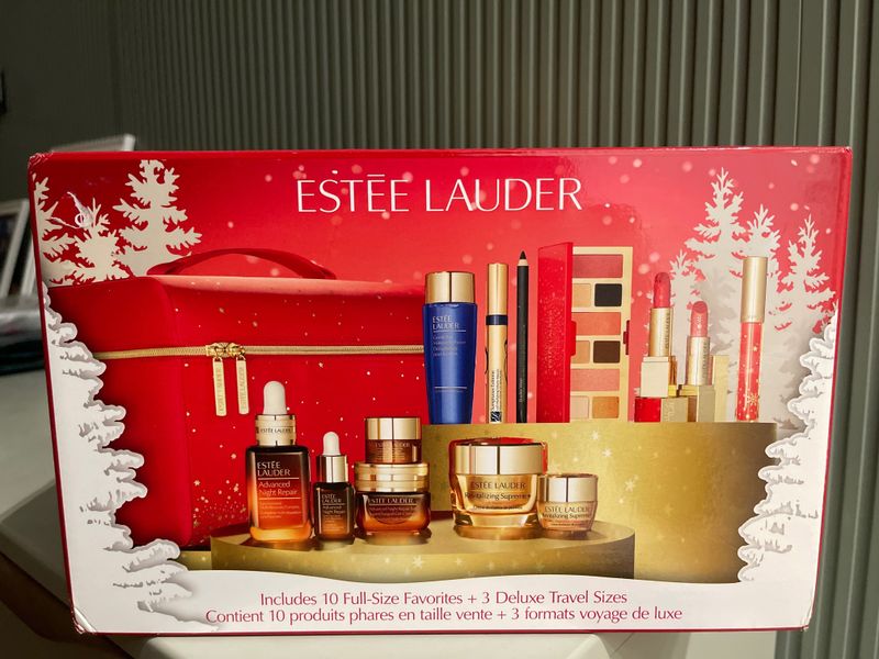 Набор Красный чемодан Estee Lauder Blockbuster The Ultimate Gift