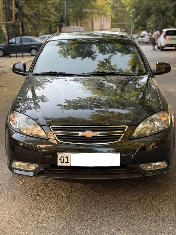 Продается черная Gentra автомат