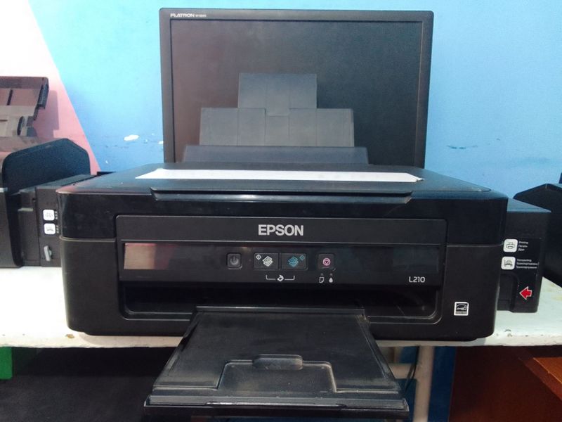 Epson printer sotuvda.