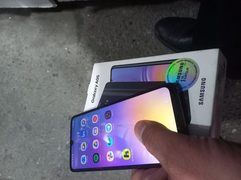 A05 samsung ideal holati yangi tiniq 128GB hotirasi rangi qora. A05 samsung ideal holati yangi tiniq 128GB hotirasi rangi qora.
