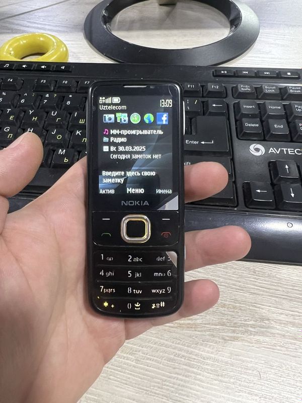 Nokia 6700 Classic Nokia 6700 Classic