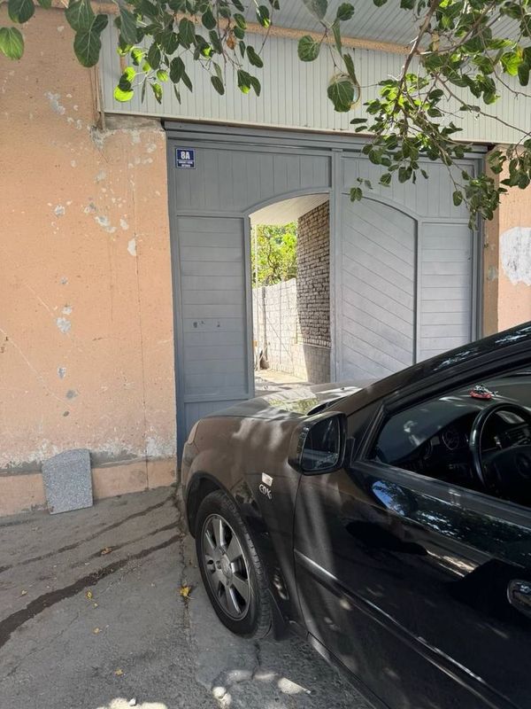 Chorsu metroni oldida ijaraga hovli bor ogil bollarga Chorsu metroni oldida ijaraga hovli bor ogil bollarga