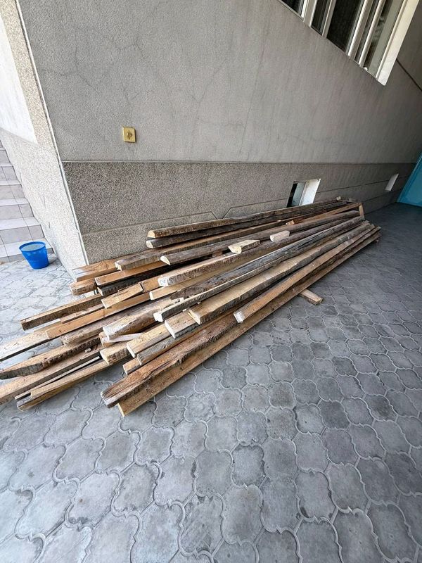 Таййор тахта том йопишга Таййор тахта том йопишга