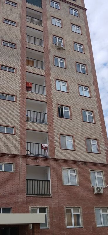 Urganch xiyva yo'lni bo'yidagi 9 qavatli domning 3 qavatidagi 3 xonali Urganch xiyva yo'lni bo'yidagi 9 qavatli domning 3 qavatidagi 3 xonali