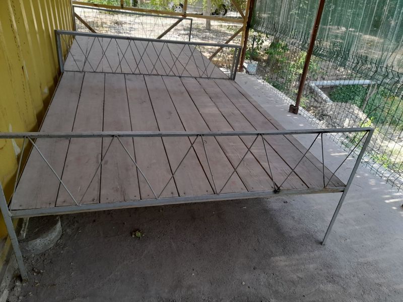 Тапчан 2/2 хорошим состояни Тапчан 2/2 хорошим состояни
