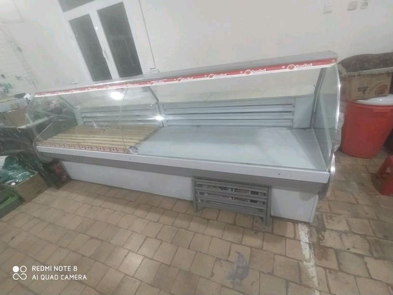 Vtrina va prilafka sotiladi srochno.