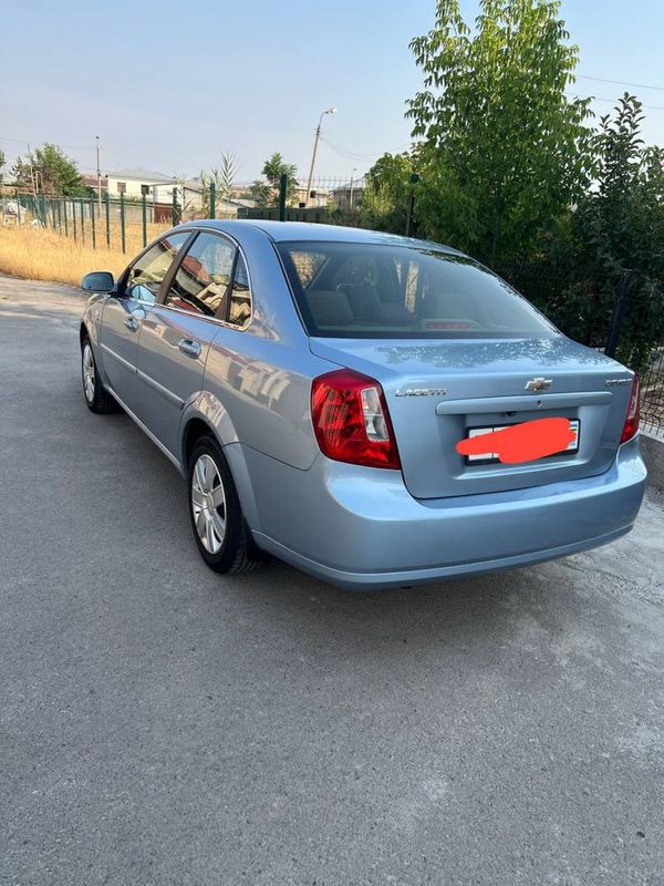 Срочно продам машину lacetti в отличном состоянии. Срочно продам машину lacetti в отличном состоянии.