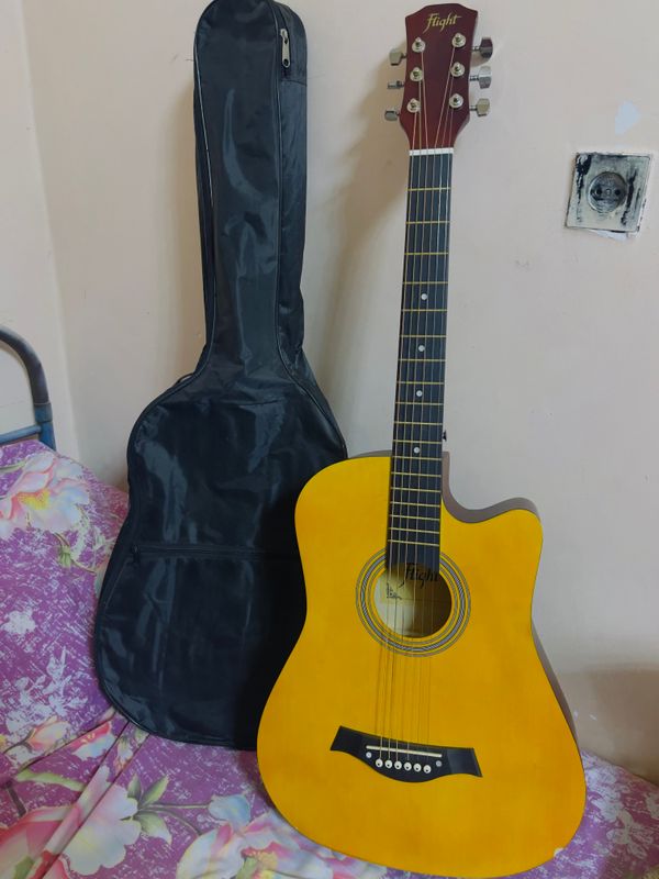 Acustik gitara sotiladi chexol bonusga Acustik gitara sotiladi chexol bonusga
