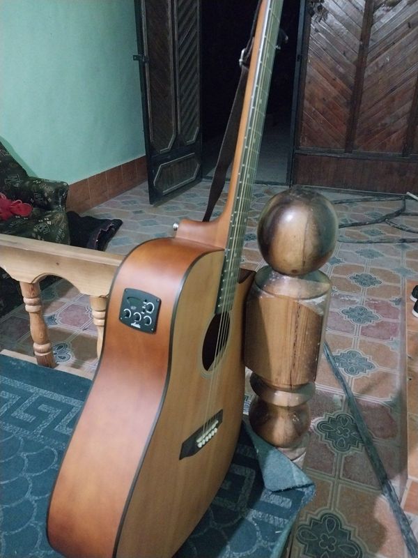 Gitara Austik holati yangi kapadastr va chexoli qoʻshib beriladi