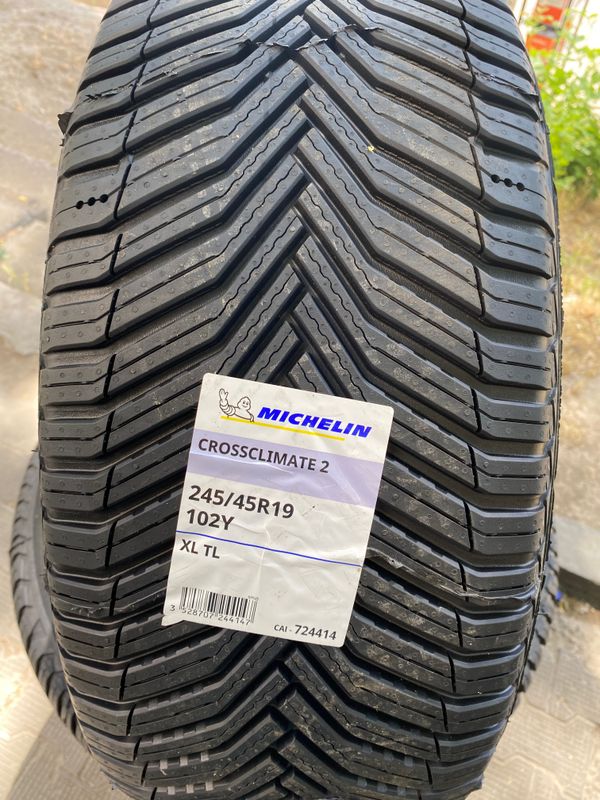 Michelin CrossClimate 2 245/45R19 Michelin CrossClimate 2 245/45R19