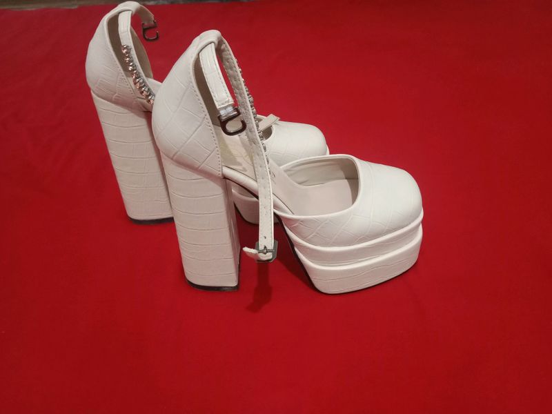 PLATFORMALI TUFLI JASMIN TURKIYA razmeri 35-36 PLATFORMALI TUFLI JASMIN TURKIYA razmeri 35-36