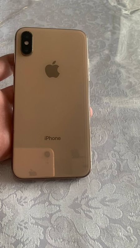 Iphone xs 64 gb.
