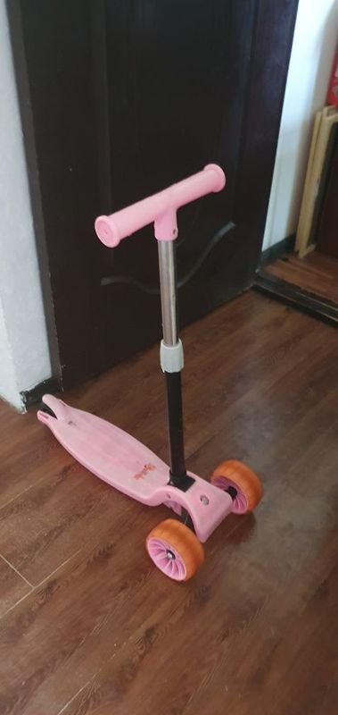 Продам самокат для девочек