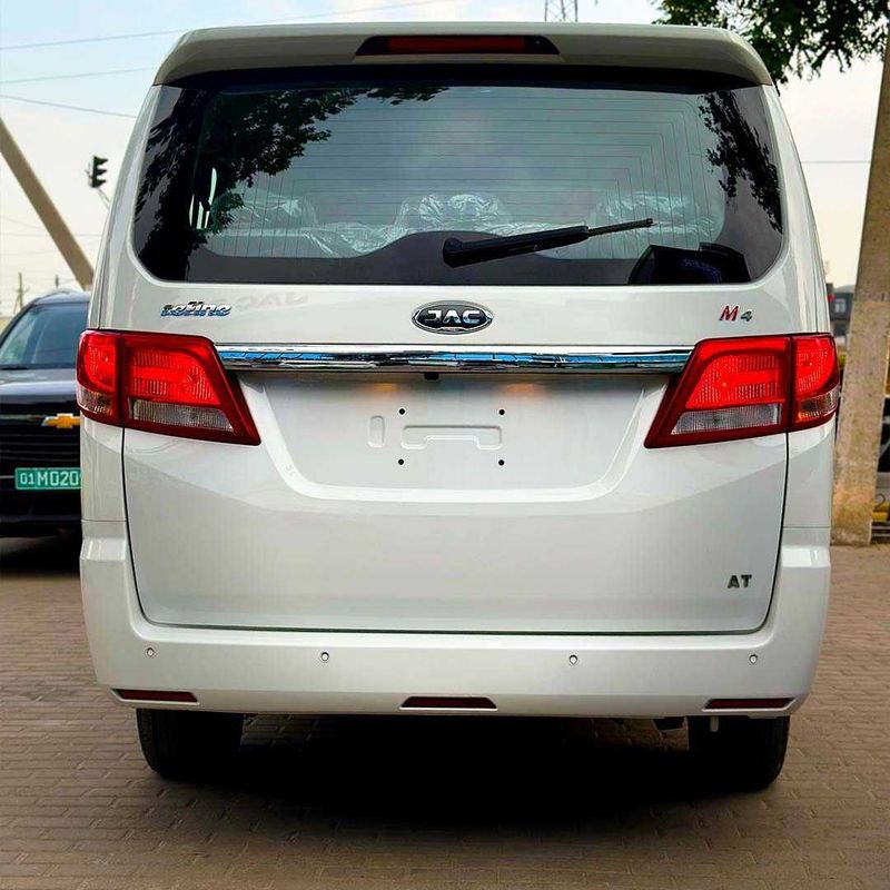 JAC M4 mikroavtobus JAC M4 mikroavtobus
