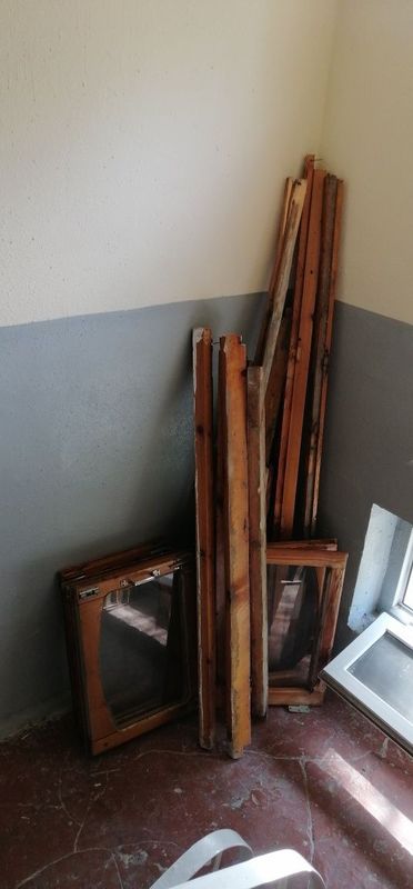 Yog'ochlar sotiladi xamasi 70 ming Yog'ochlar sotiladi xamasi 70 ming