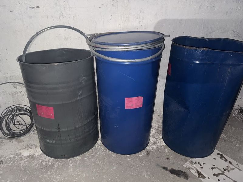 Bochkalar sotiladi 200/250 litr